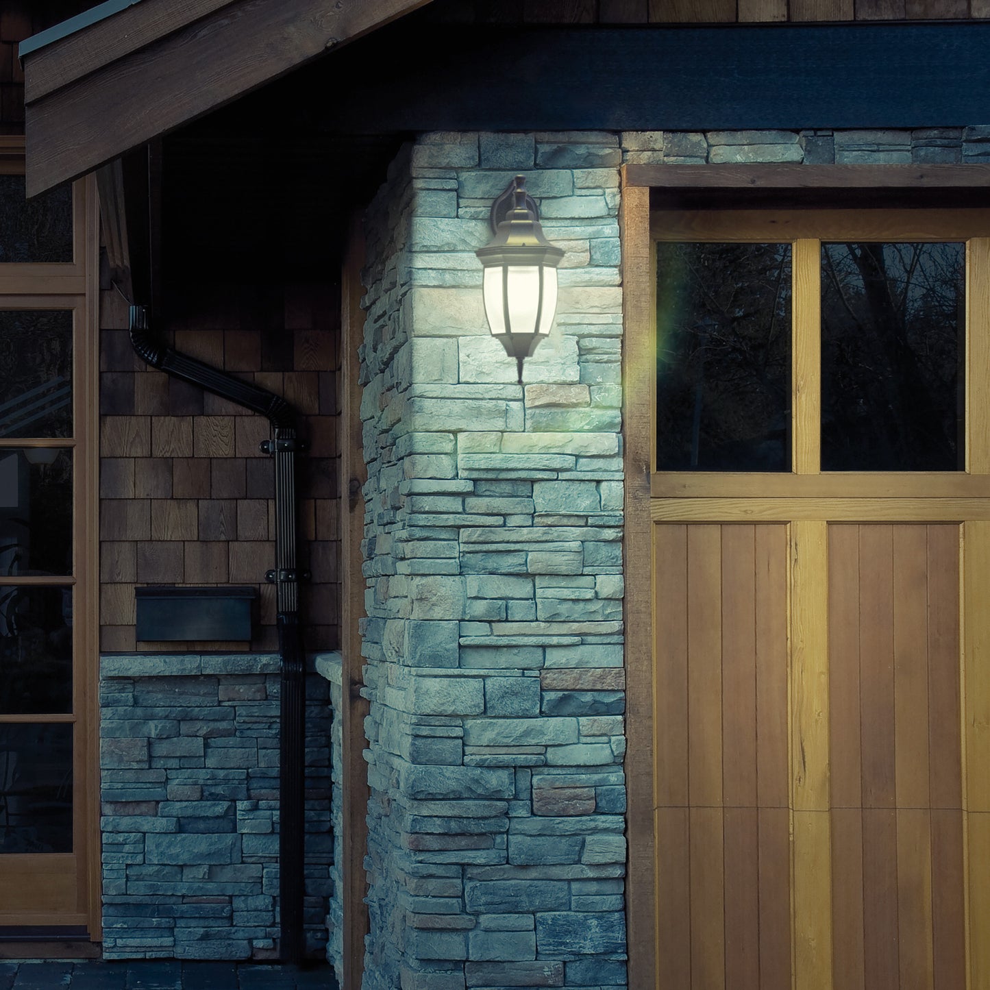 Arbotante tipo farol tradicional suspendido para exterior color negro