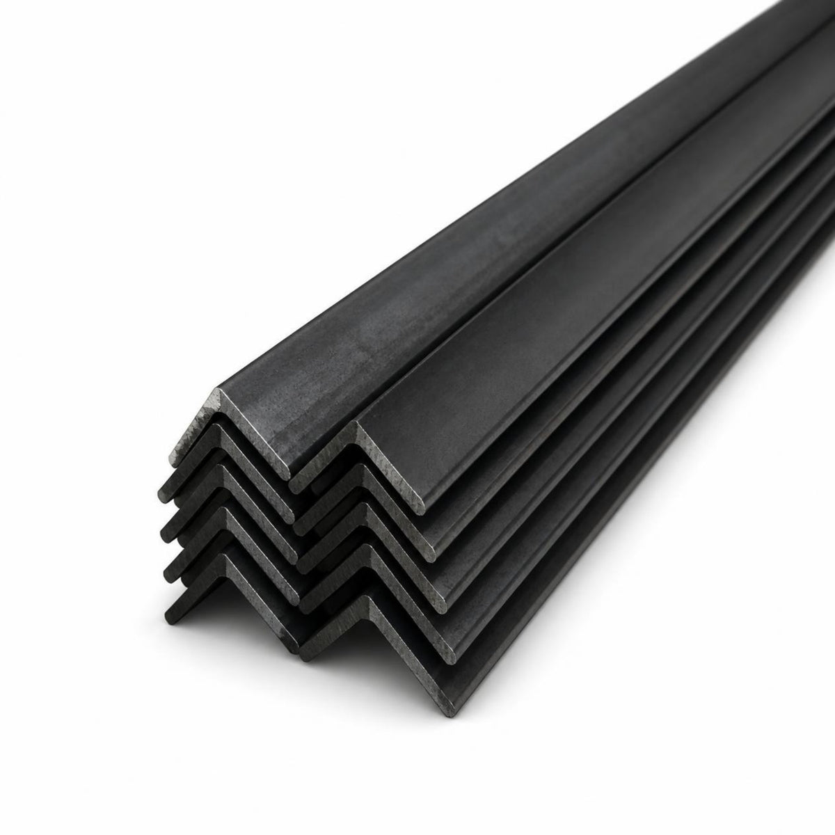 Ángulo de hierro negro 1" x 1/8" — ángulos apilados sobre fondo blanco