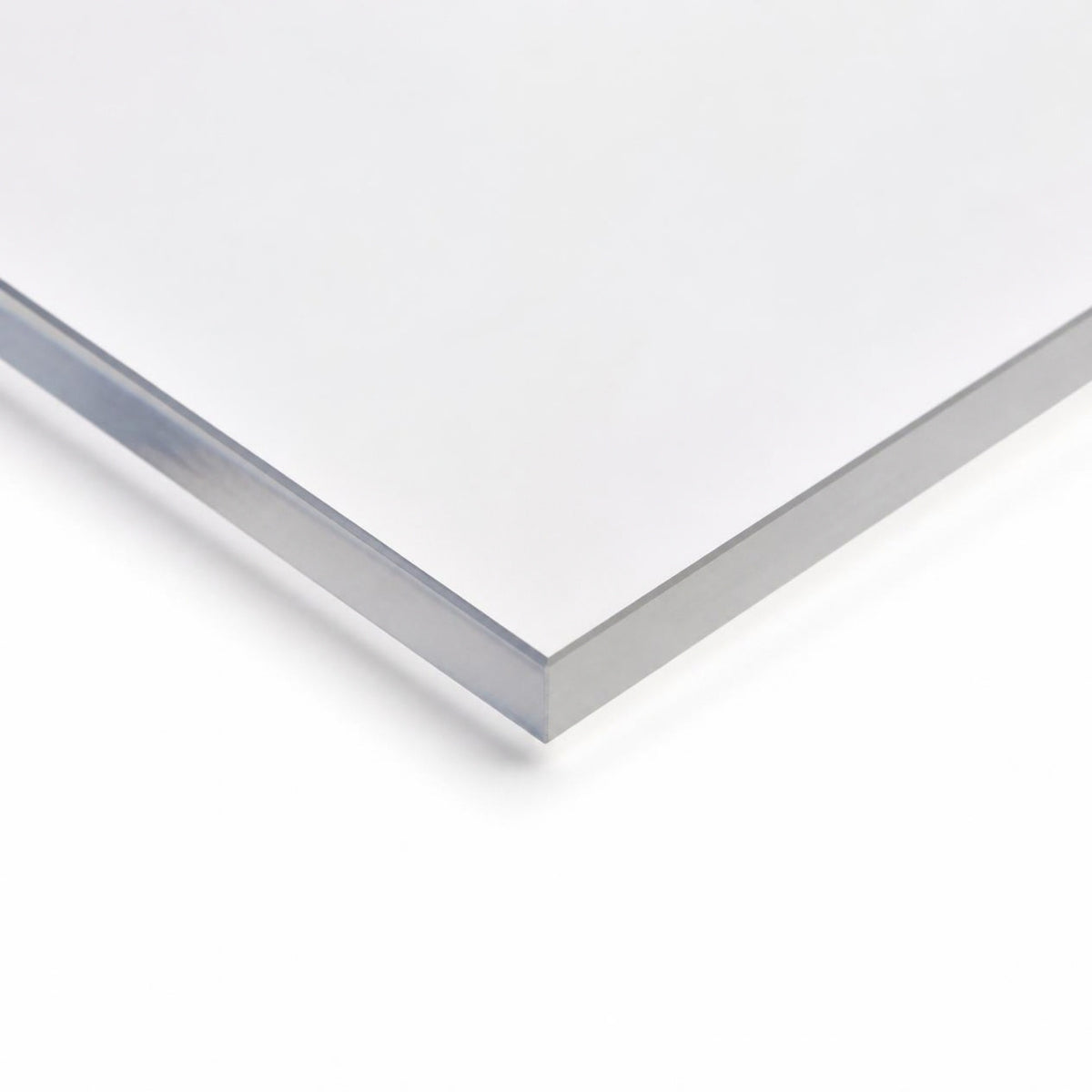 Policarbonato plano compacto 4 mm 1.22 x 2.44 m — producto sobre fondo blanco