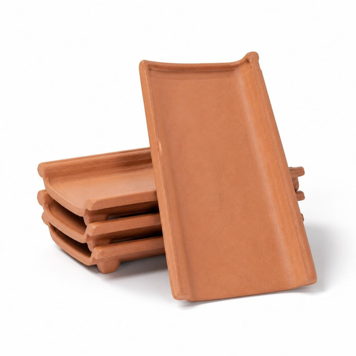 Teja romana colonial de barro 45 x 28 cm — producto sobre fondo blanco