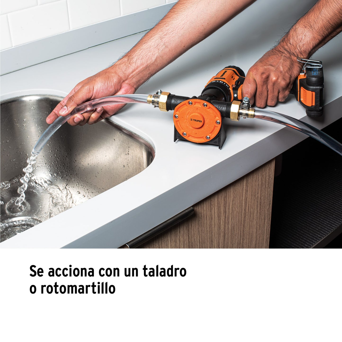 Bomba autocebante para uso con taladro