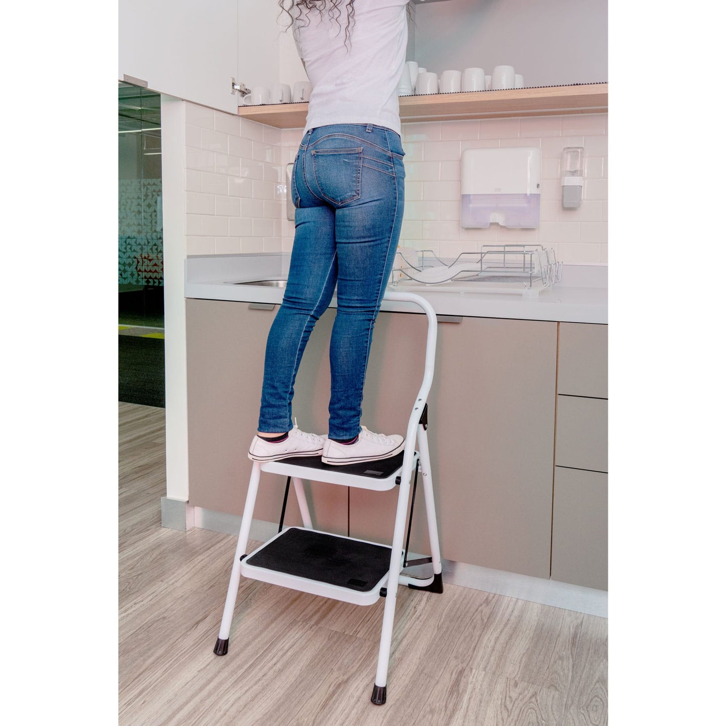 Escalerilla tubular plegable con 2 peldaños