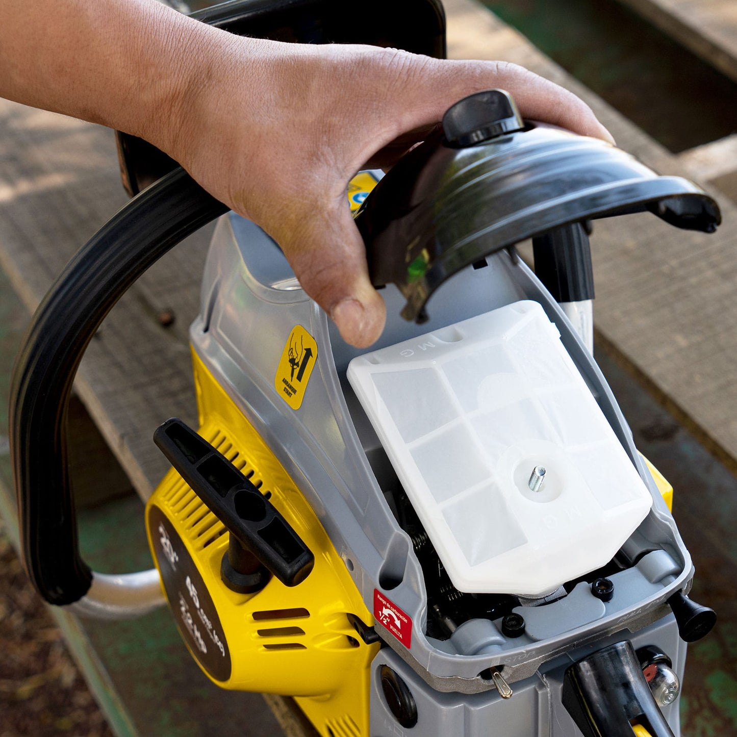Motosierra a gasolina de 45 cc con barra de 20"