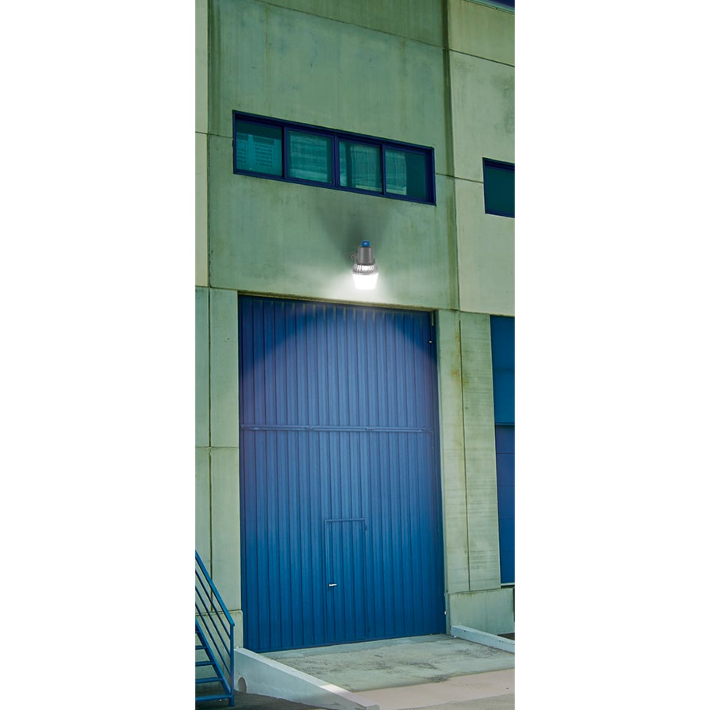 Luminario suburbano con foco LED de 40 W y sensor de luz