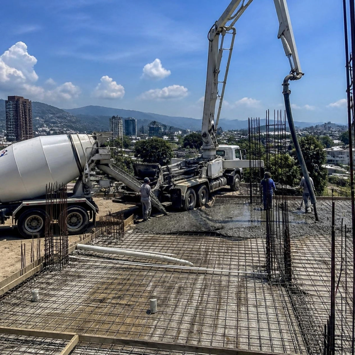 Concreto de alta resistencia Holcim 420 a 700 kg/cm² — aplicación típica: colado bombeado en un edificio