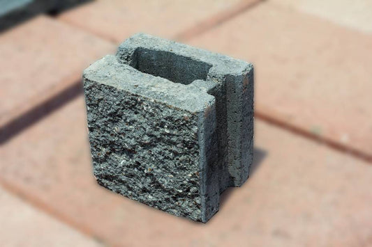 Dado de concreto 10x20x20 cm — foto de referencia del fabricante (línea de fachada, gris)