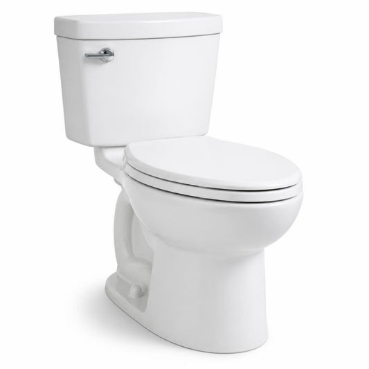 Inodoro elongado blanco de 2 piezas — producto sobre fondo blanco