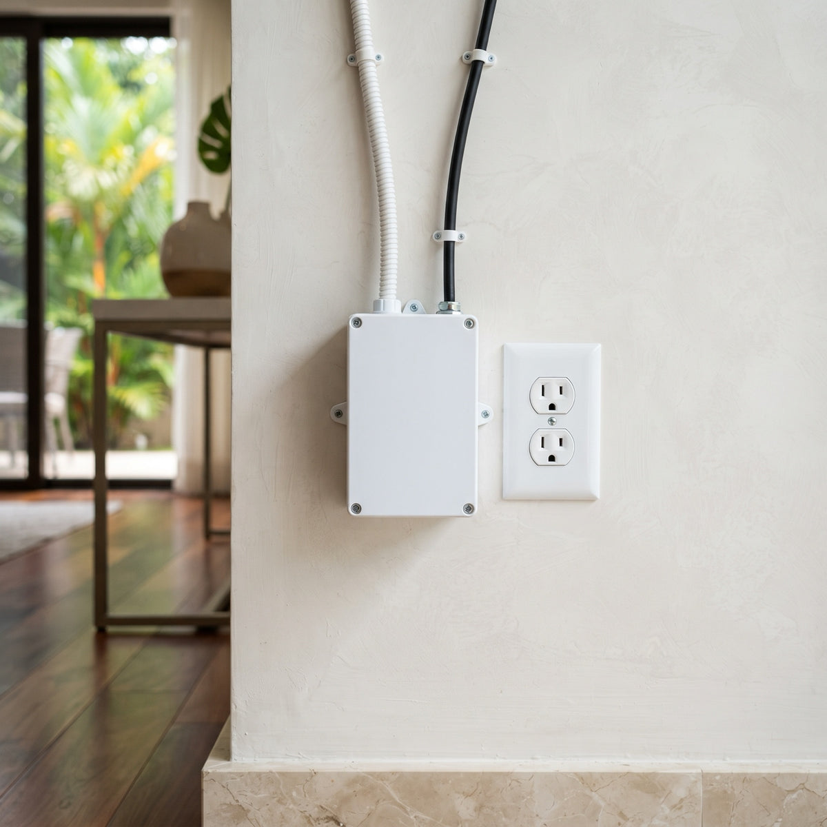 Aplicación típica: protector de pared junto al tomacorriente de un aire acondicionado